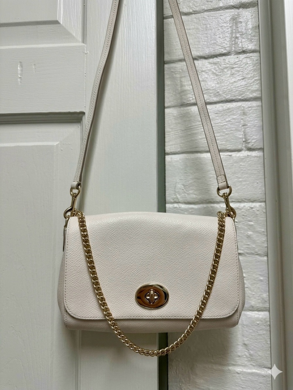 Coach Cassie 19 Crossbody Chalk Pebbled Leather Gold Turnlock+Dust Bag Like New